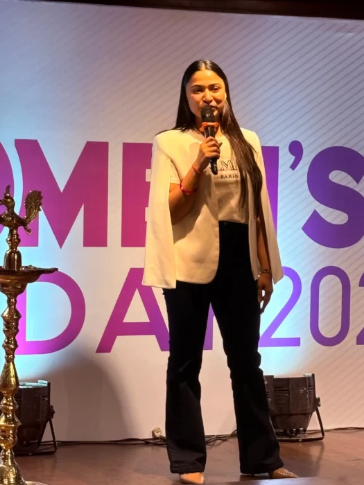 9q_WxJlr4dqzD-6CD7XxeA